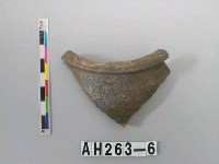 藏品(褐釉罐口緣殘件)的圖片